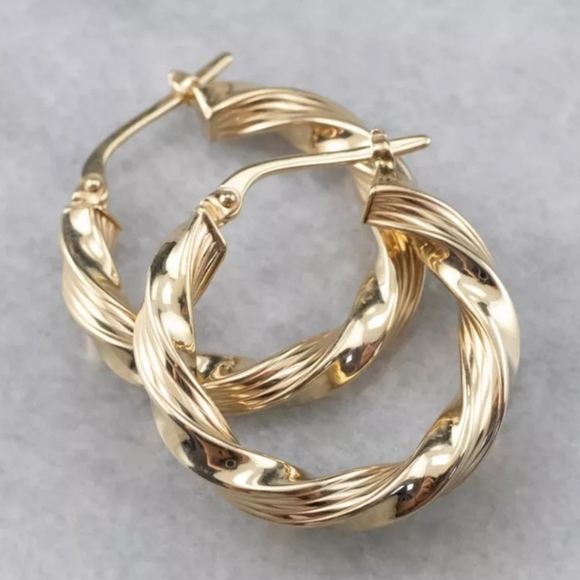 🎀14k Twist Hoop Earrings - Picture 5 of 5